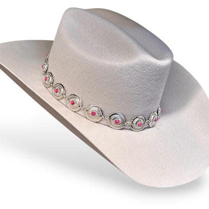 Hattebånd – Sølvconchos med rosa steiner