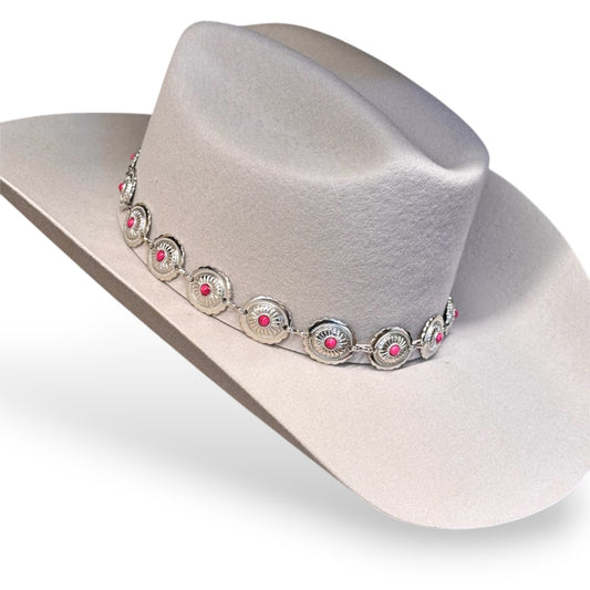 Hattebånd – Sølvconchos med rosa steiner