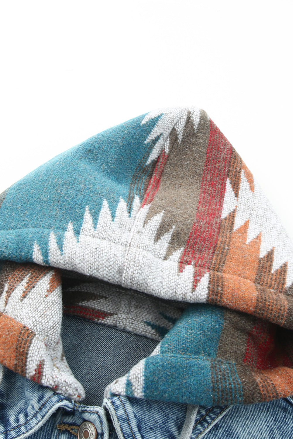 Denimjakke med Aztec-mønstre og hette