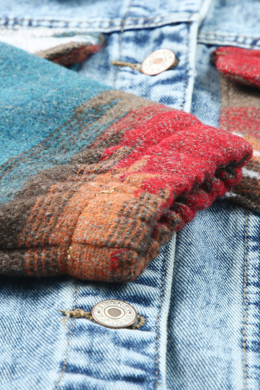 Denimjakke med Aztec-mønstre og hette