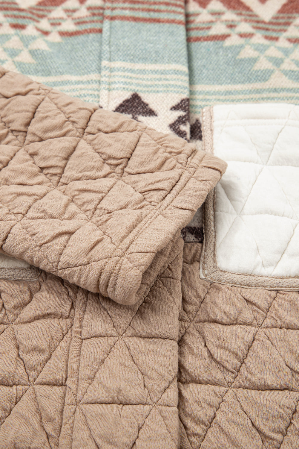 Beige Quilted Aztec Jakke